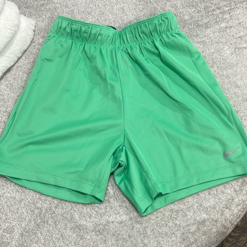 NWT women’s Nike dry fit shorts - size xs